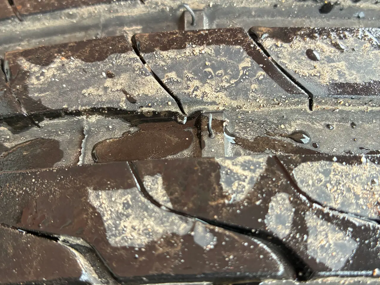 Billede 8 - Alufælge med næsten nye dæk