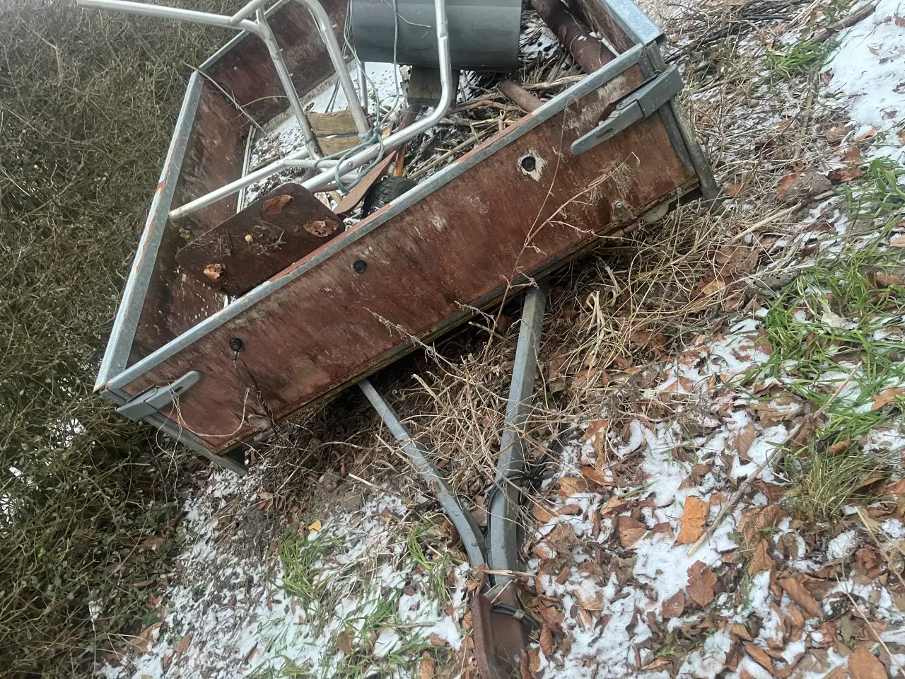 Billede 1 - Divesre møbler og anhænger til gratis afhentning