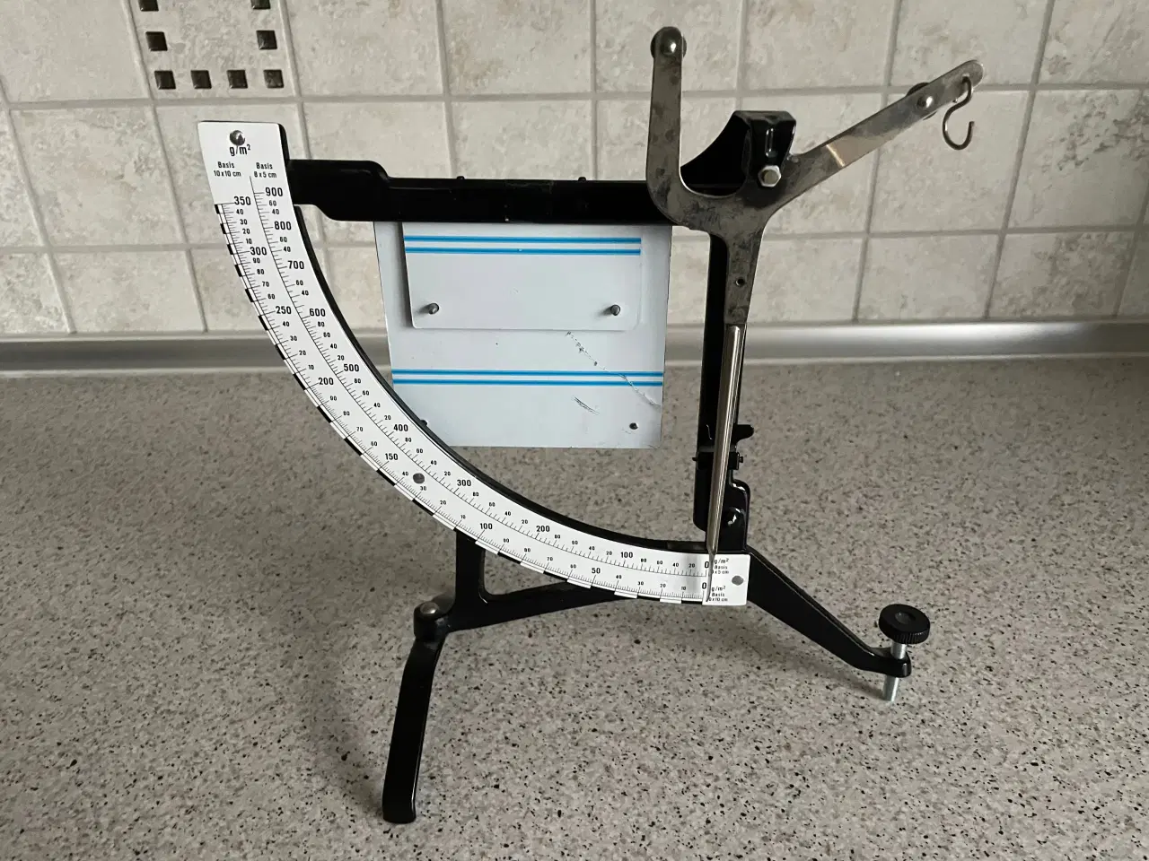 Billede 1 - Vægt til at bestemme papirs tykkelse (gramvægt)