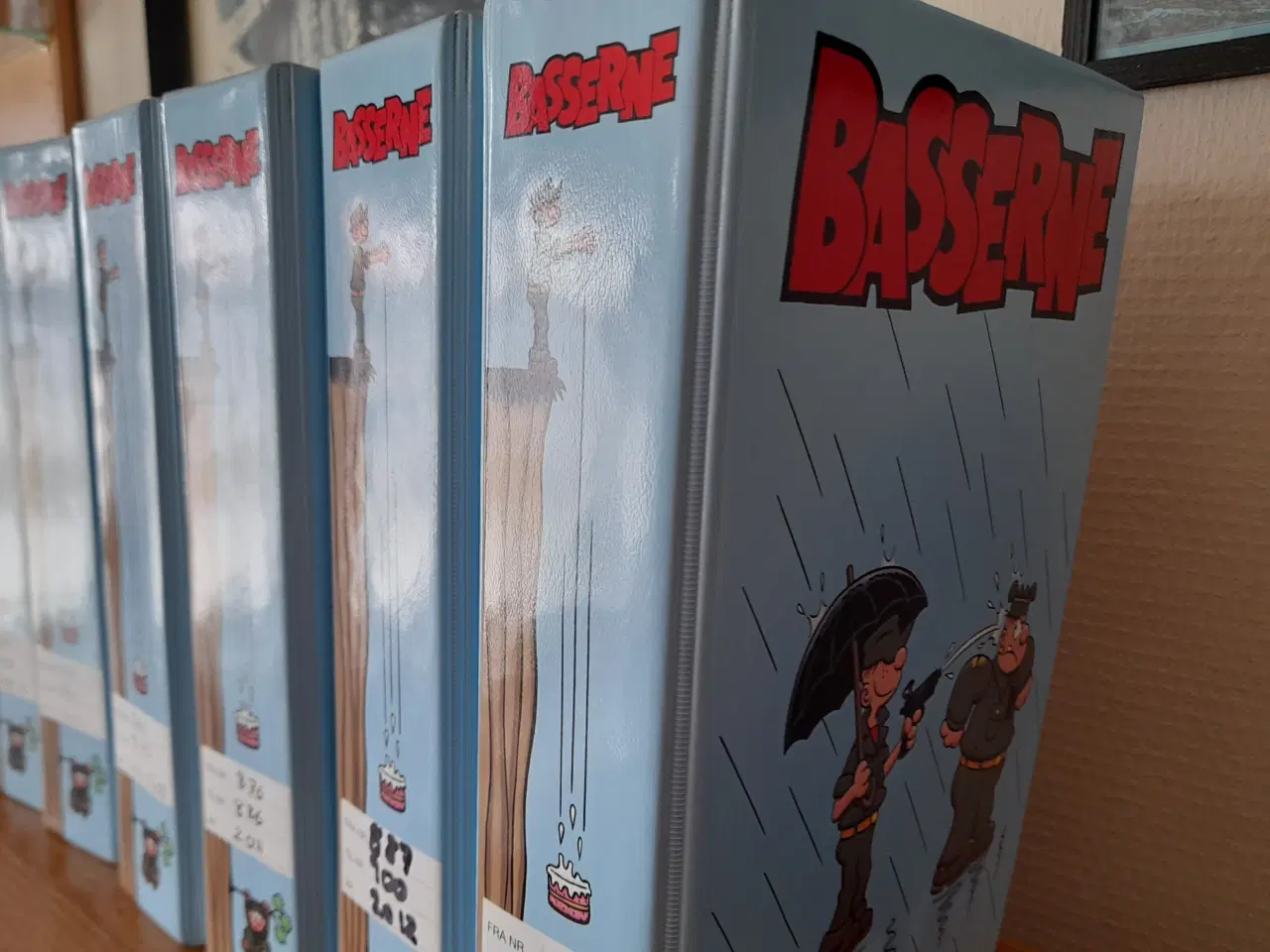 Billede 1 - Velholdte Basserne i originale samlemapper.