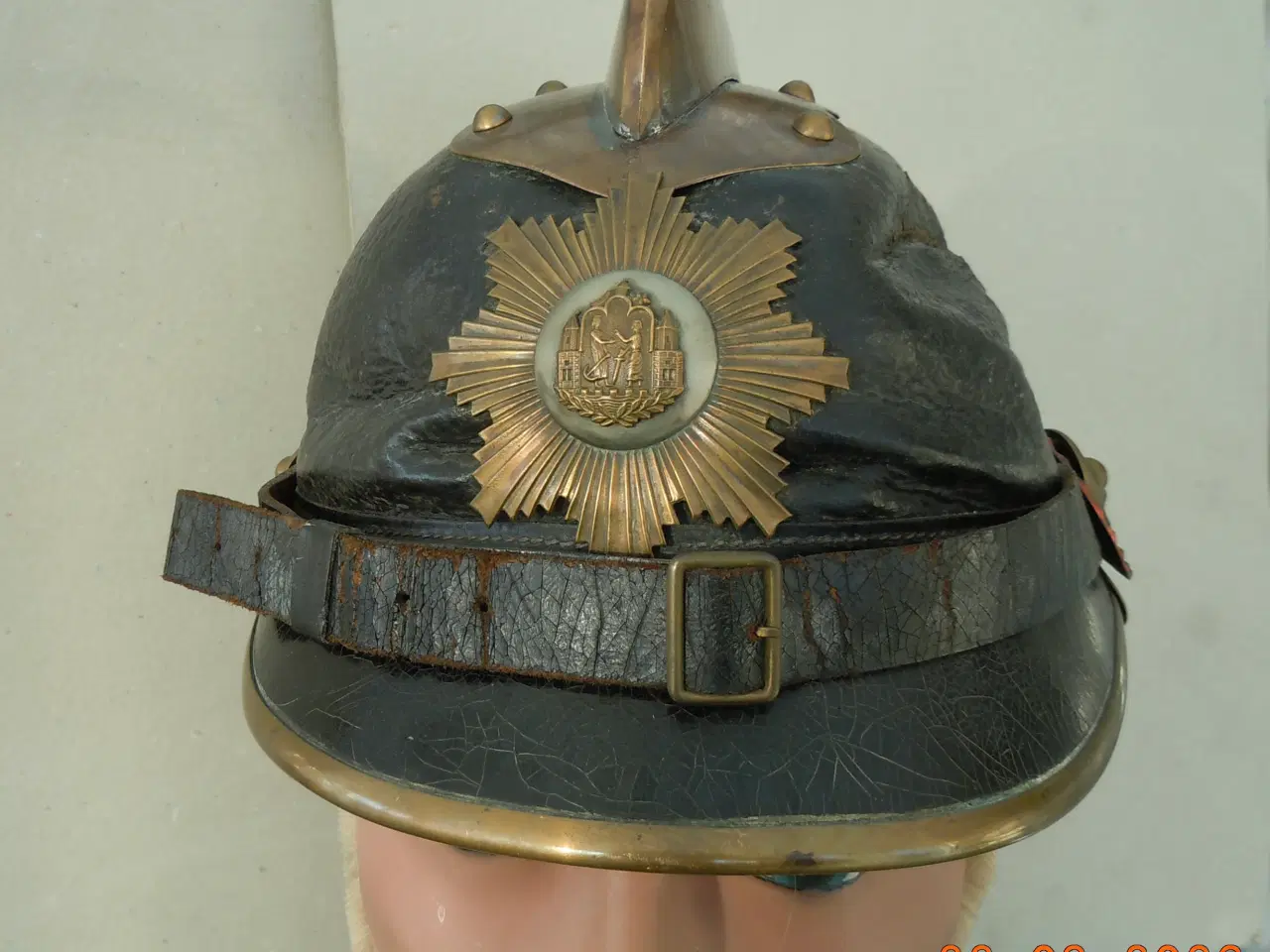 Billede 1 - Læderbrandhjelm, Aarhus Brandvæsen. Brugbar.