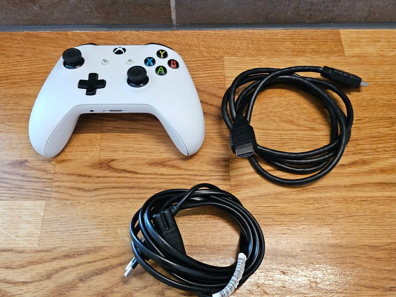Billede 3 - Xbox One S 500GB i fremragende stand 
