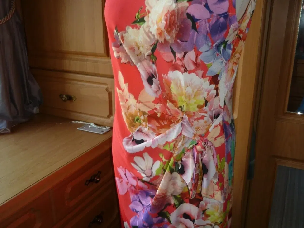 Billede 4 - smuk kjole fra Wallis Brandet Størrelse :medium