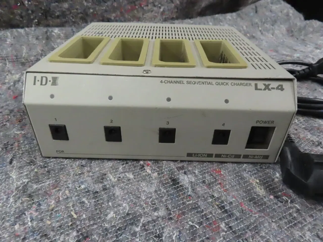 Billede 2 - Oplader til 4 Batterier - I.D.K LX-4 (MOMSFRI)