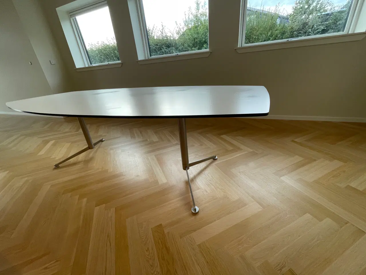 Billede 2 - Hvidt Paustian Spinal Table Boatshape