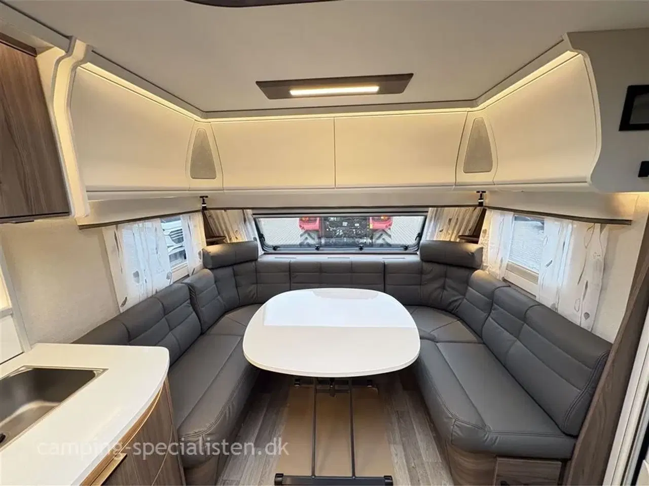 Billede 5 - 2026 - Kabe Ametist GLE KS B8 PREMIUM LINE Kabe Ametist GLE B8 KS Premium Line 2026 - Se den nu hos Camping-Specialisten.dk