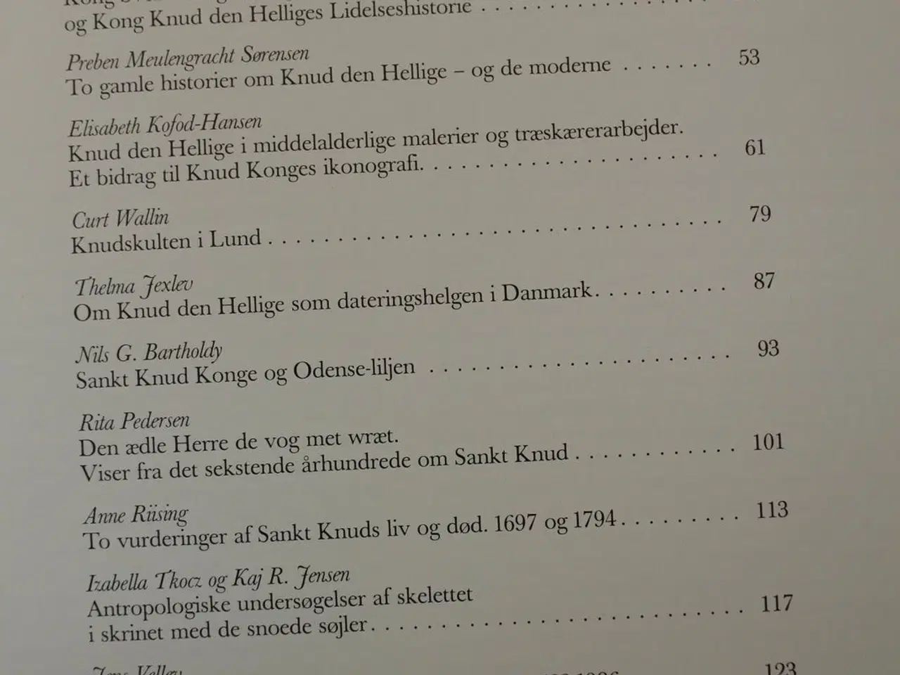 Billede 2 - knuds-bogen - studier over knud den hellige, red. 