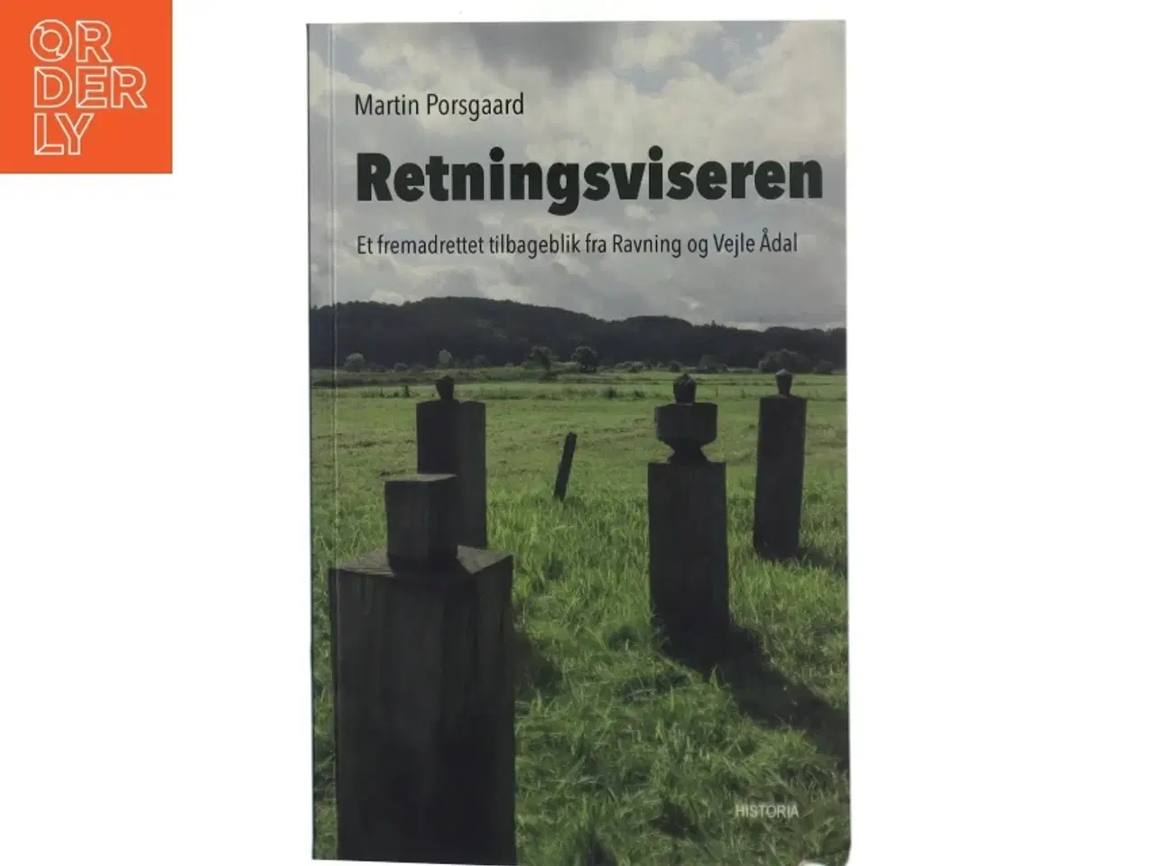 Billede 1 - Retningsviseren : et fremadrettet tilbageblik fra Ravning og Vejle Ådal af Martin Porsgaard (Bog)