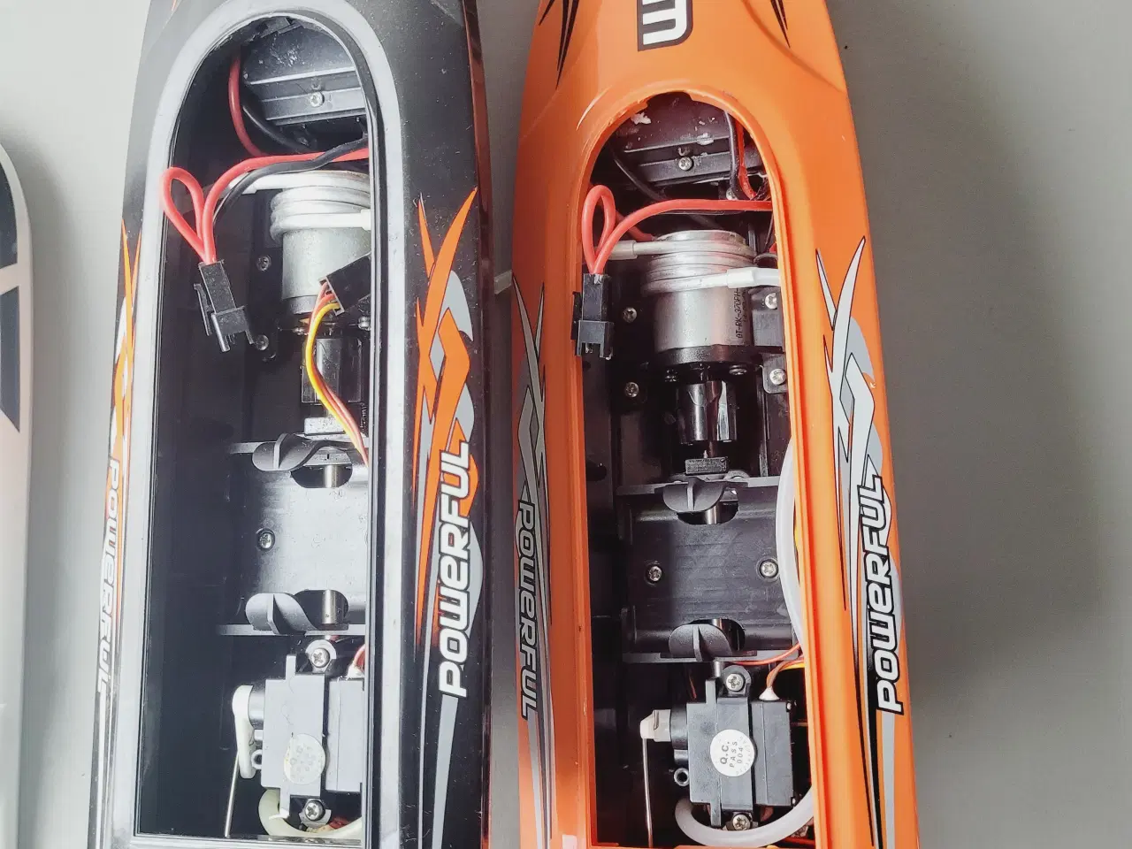 Billede 5 - 🚤 2x UDI R/C Venom Speedbåde (Utestet)