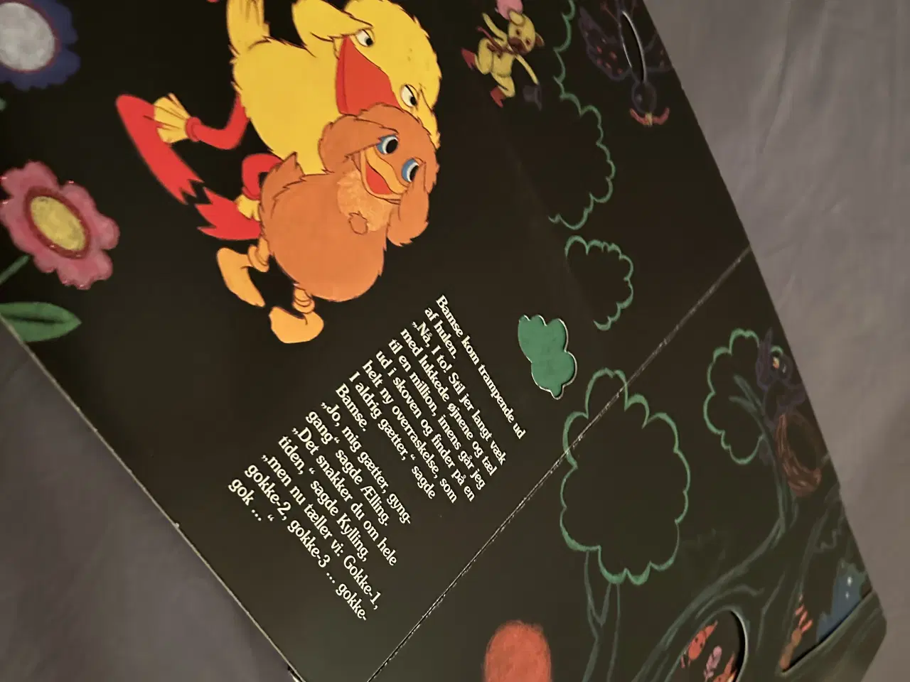 Billede 3 - Børnebog ( hårdt  pap) med bamse historier 