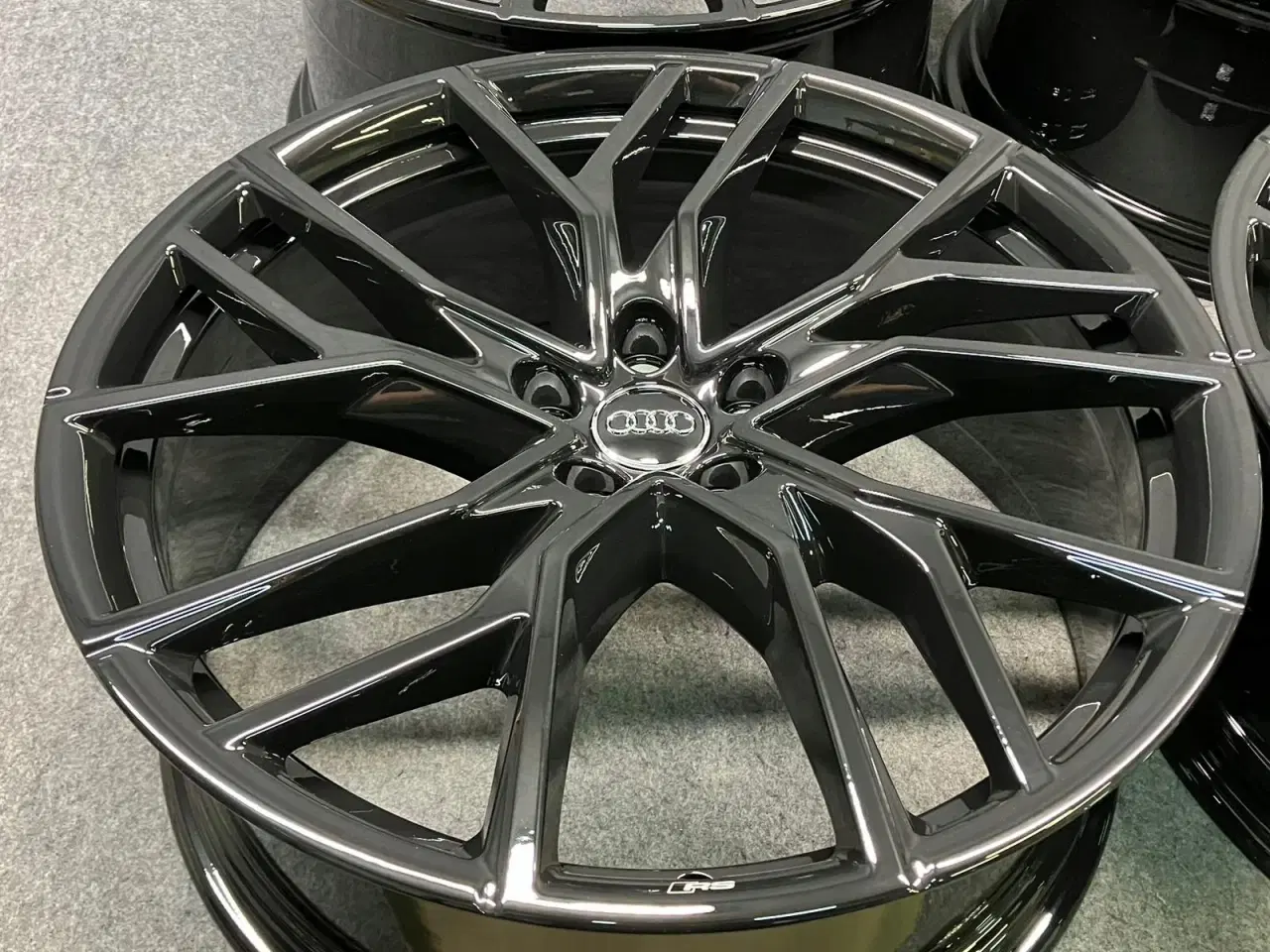 Billede 4 - ALUFÆLGE AUDI Q4 89A RS E TRON 21"