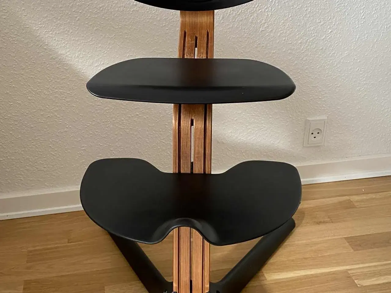 Billede 4 - Nomi højstol fra stokke i valnød/sort