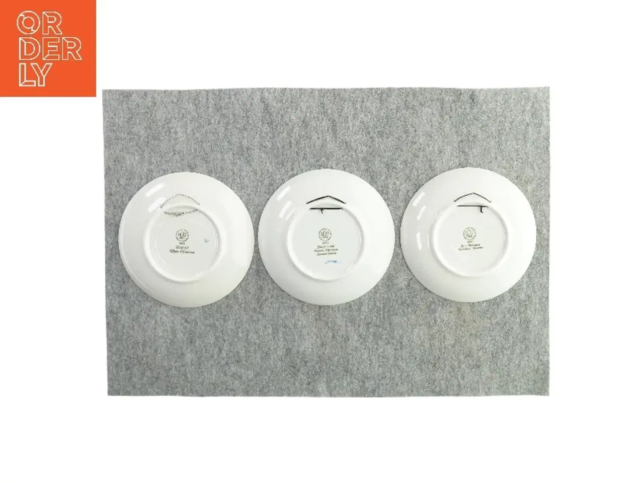 Billede 2 - Tallerkner med mønster (3 stk.) fra BogG (str. Ø:20cm)