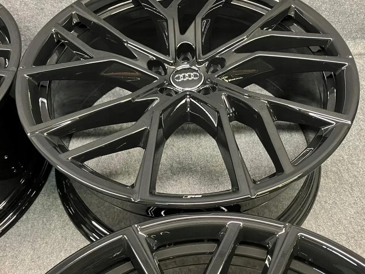 Billede 3 - ALUFÆLGE AUDI Q4 89A RS E TRON 21"