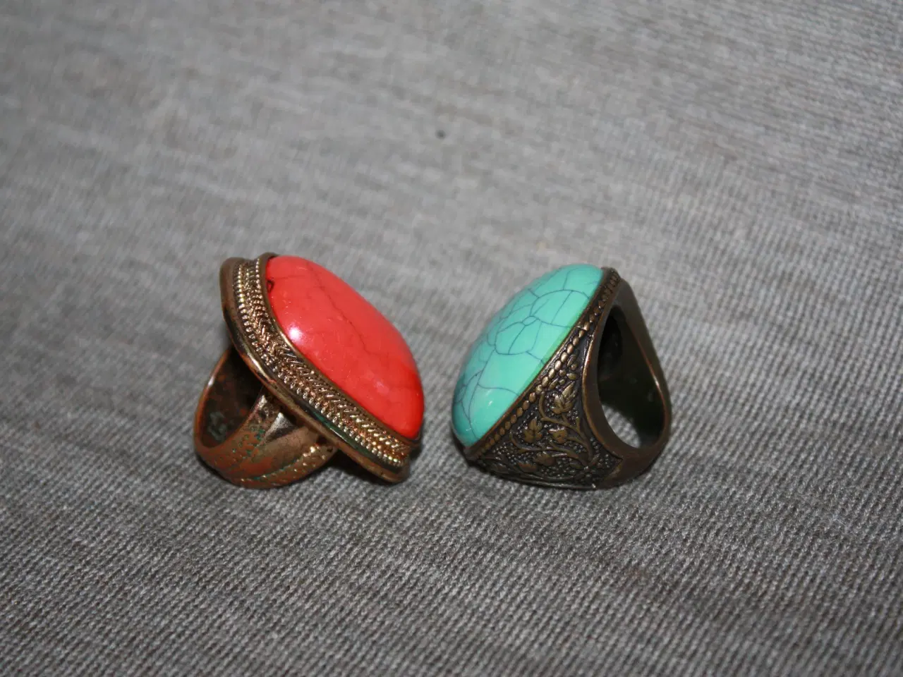 Billede 2 - Ring diam 1,8 cm ved ikke noget om metal og sten