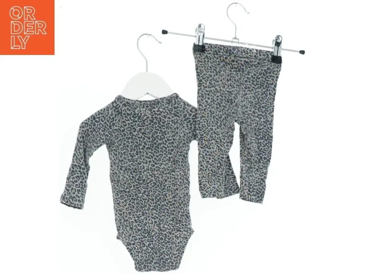 Billede 2 - Sæt med bluse og leggings med leopardmønster fra MarMar (str. 62)
