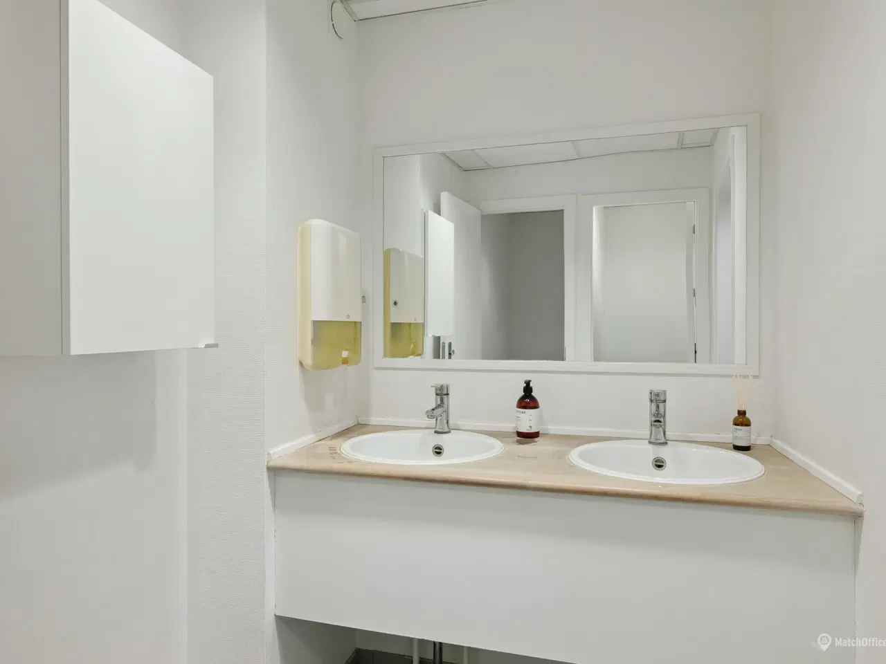 Billede 13 - Kontor med udsigt over Falkoner Alle.