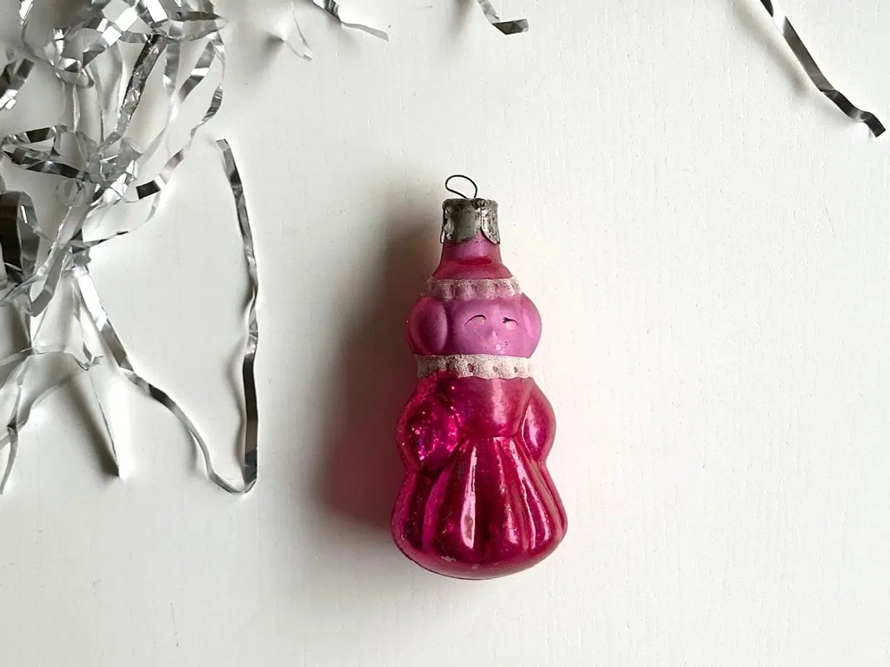 Billede 1 - Vintage julekugle, mørk pink Snegurochka