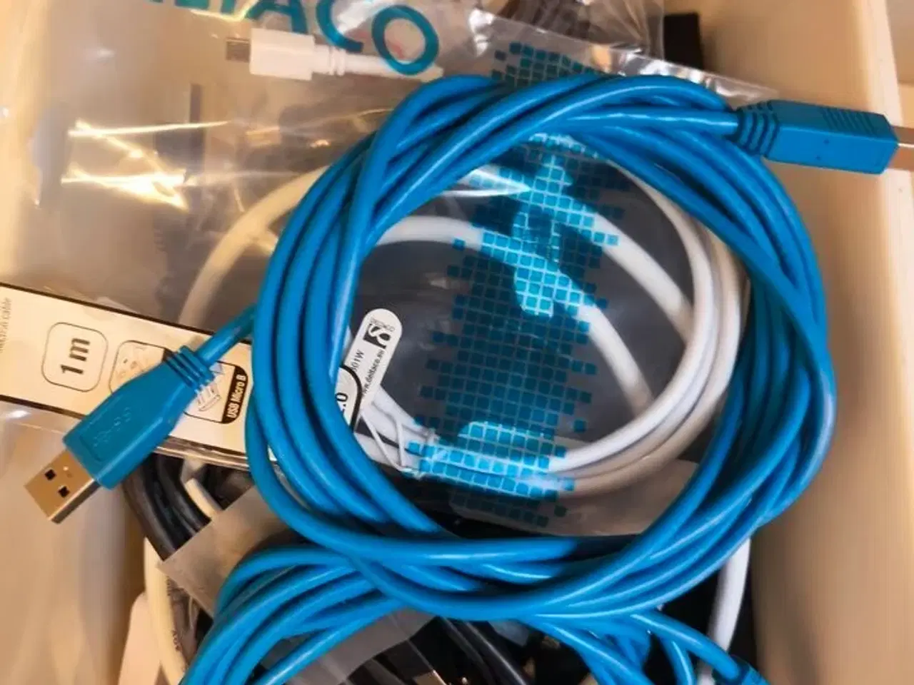 Billede 3 - Kasse med blandet IT udstyr (se billeder)