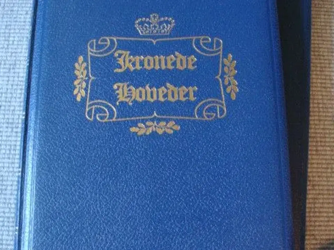 Billede 3 - Kronede hoveder bind 1 og 2.