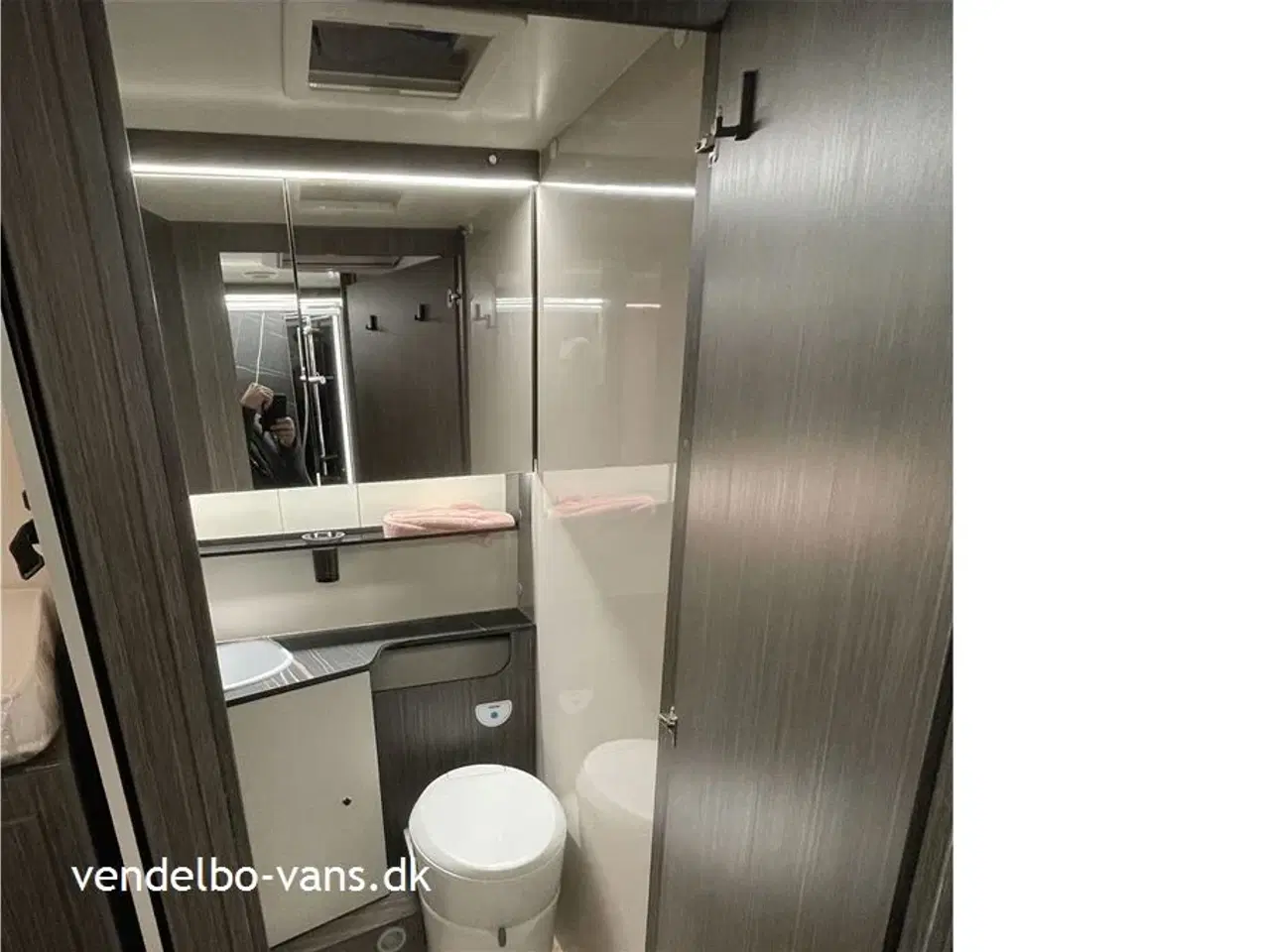 Billede 11 - 2026 - McLouis Nevis 870 180 HK og 8 trins automatgear - Enkeltsenge og stor garage