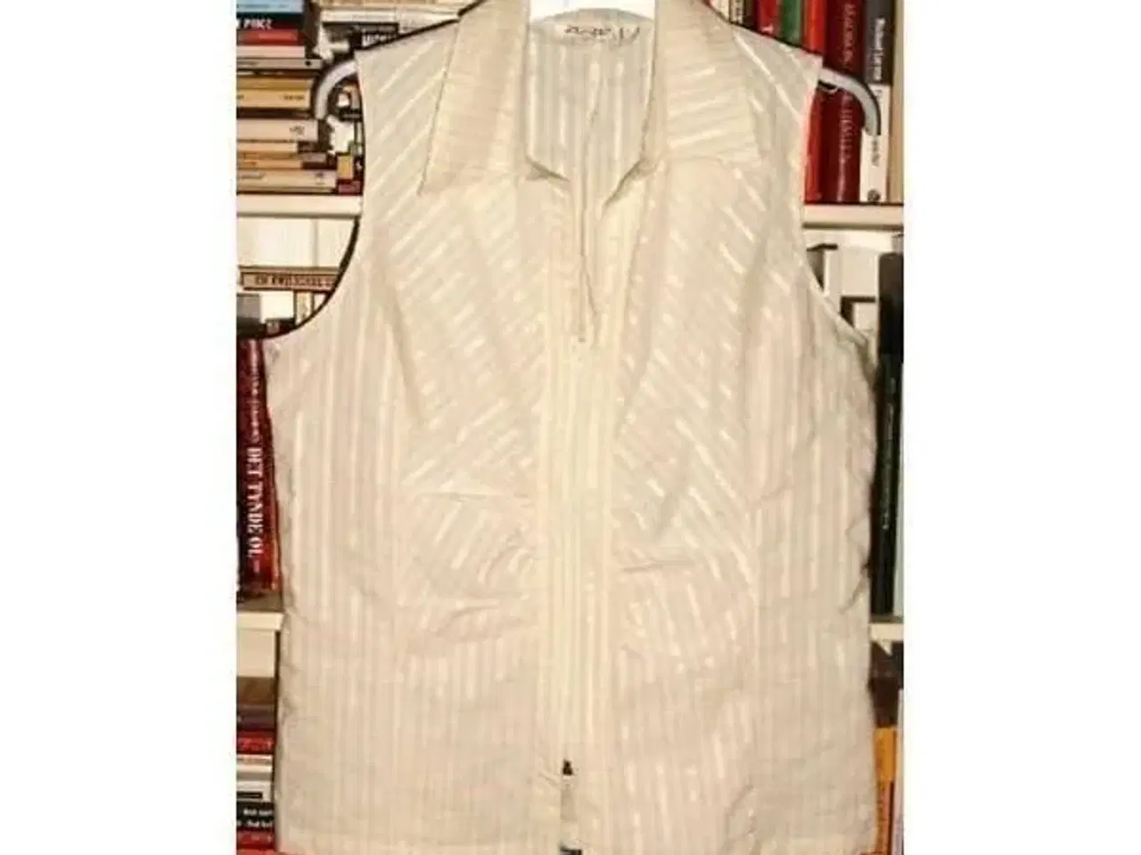 Billede 1 - Helt ny skjorte, brystmål-104 cm