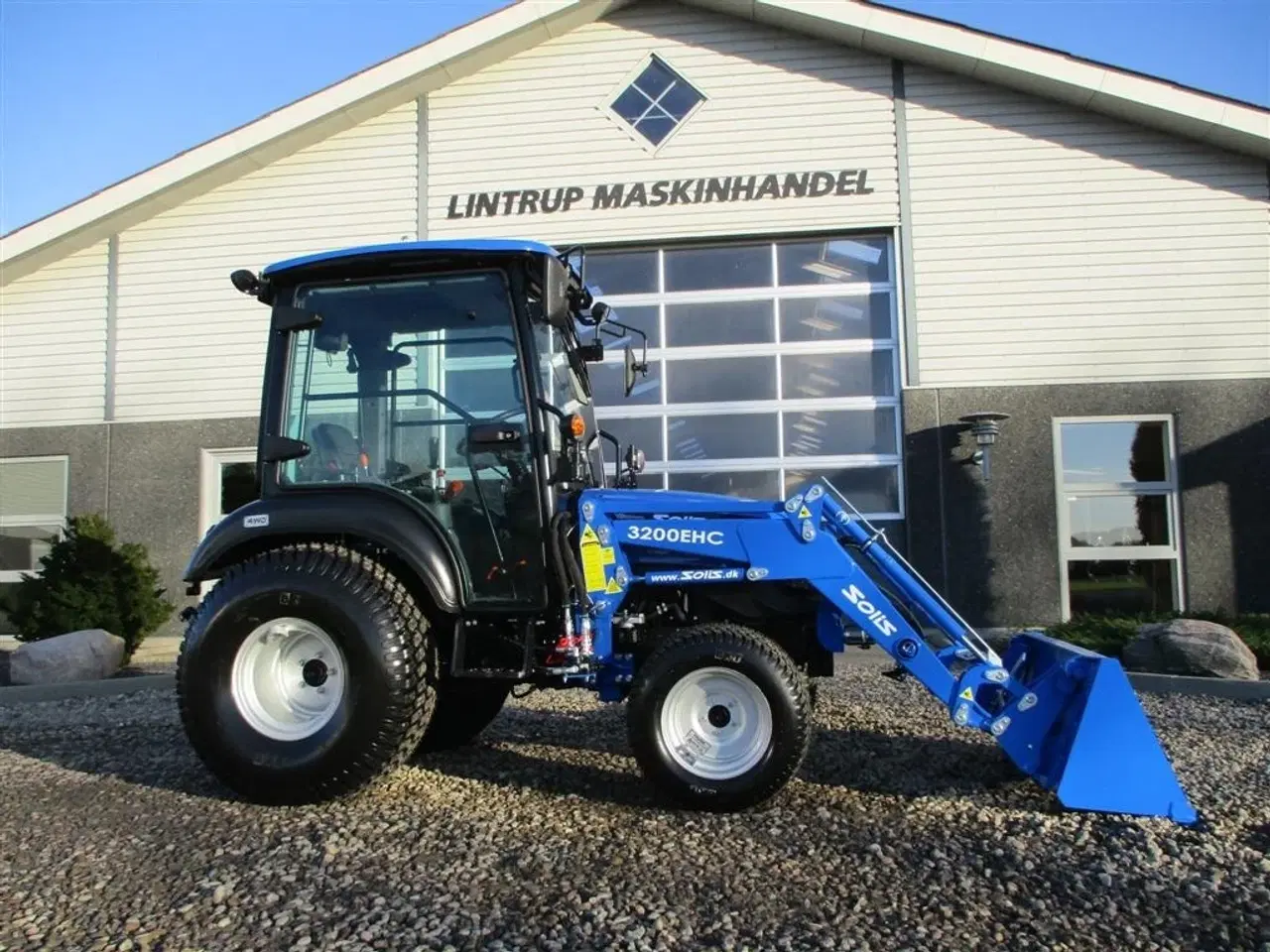 Billede 4 - Solis 26 HST Med kabine, Turf hjul og frontlæsser.