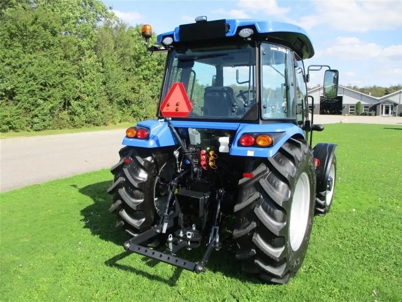 Billede 8 - Solis 60 Med Lukket kabine, klima anlæg og vendegear på. En virkelig lækker traktor til små penge.