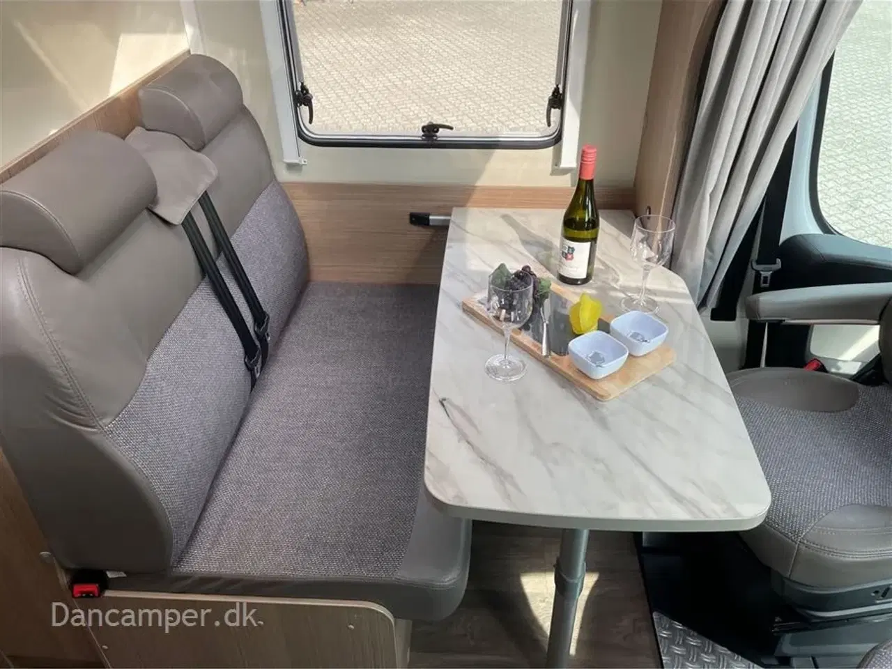 Billede 14 - 2018 - Carado T 135   Pæn og velholdt camper. Fransk seng, solceller.