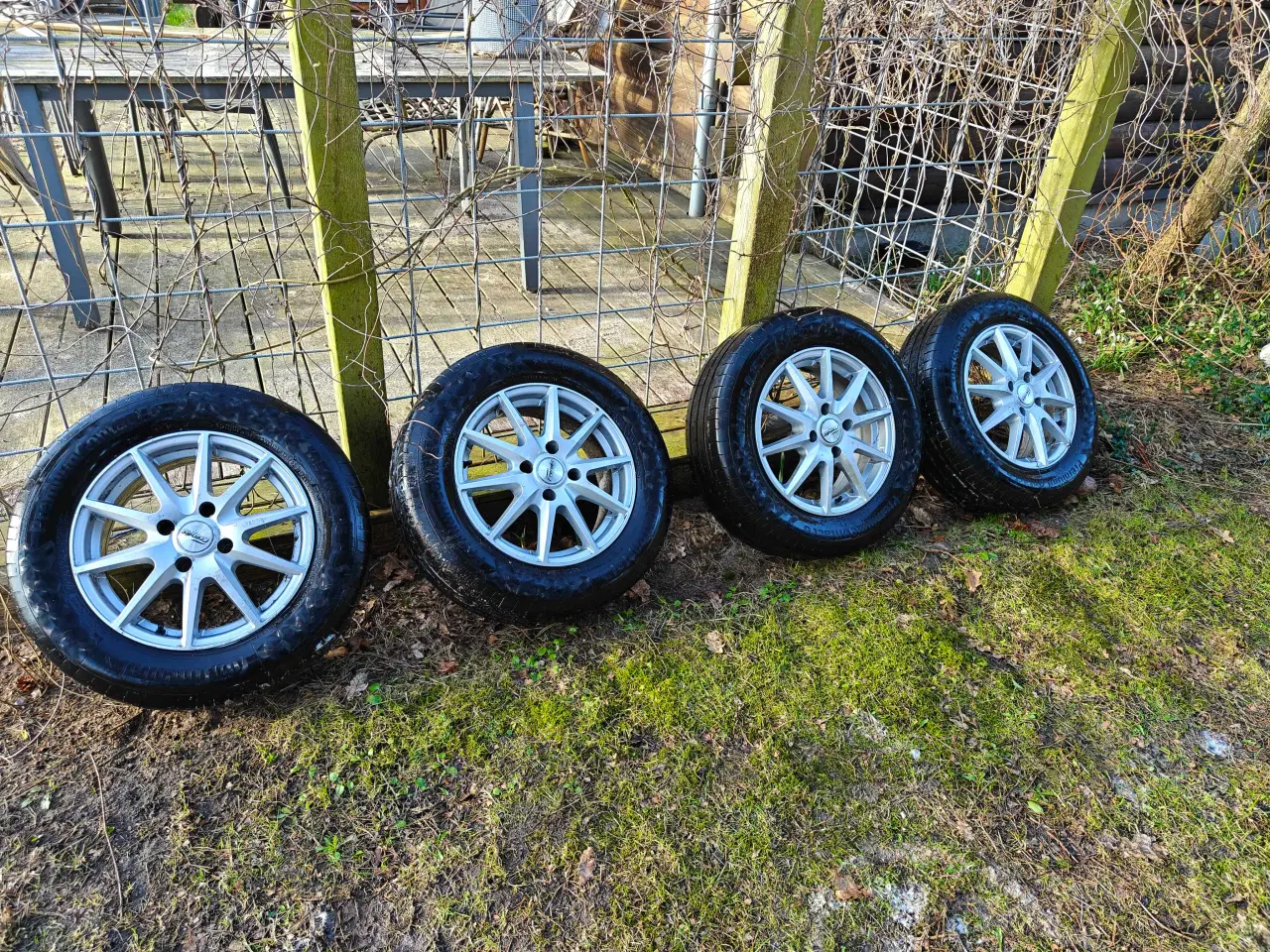 Billede 1 - Alufælge med dæk