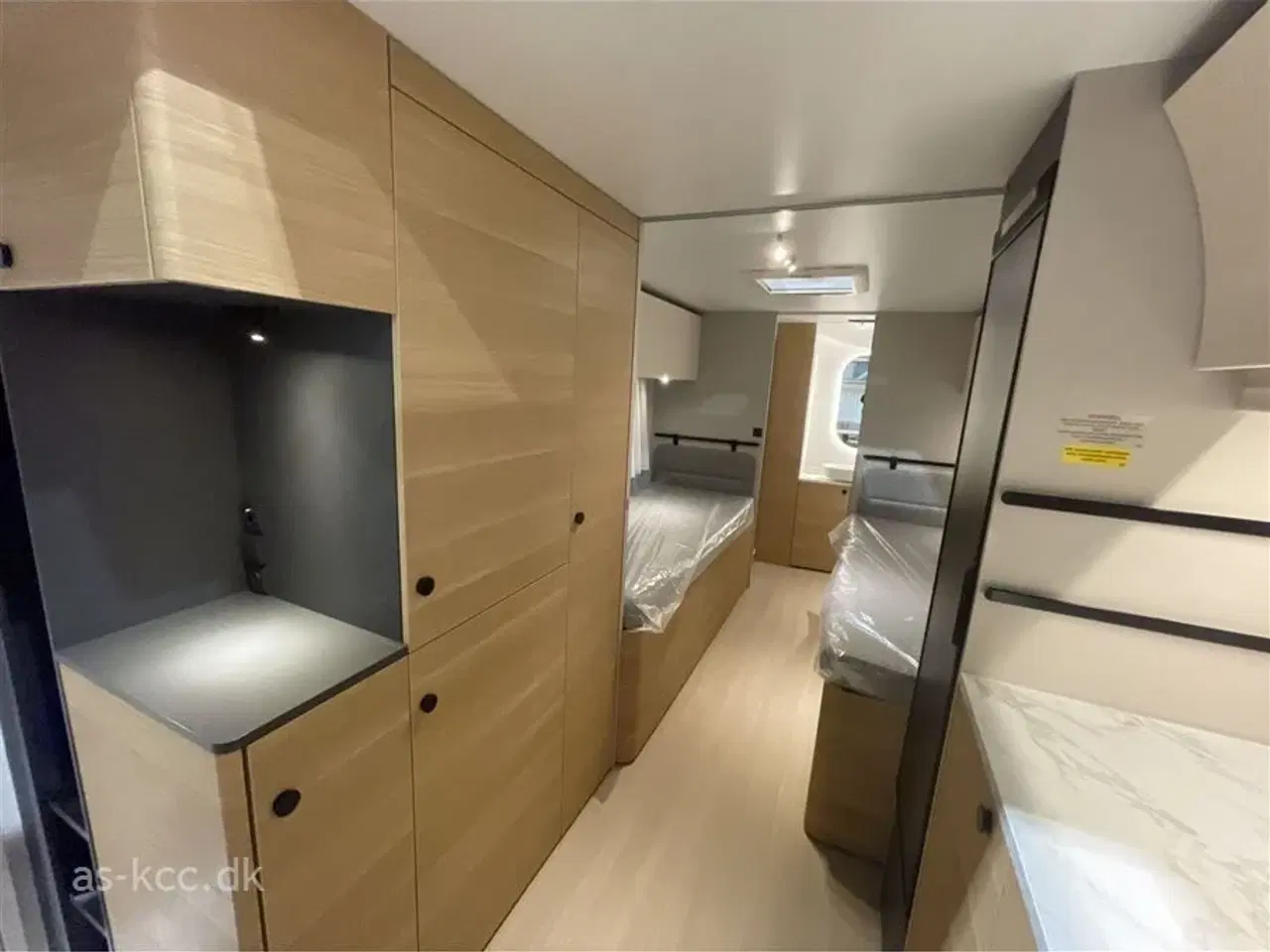 Billede 6 - 2026 - Adria Adora 663 UT Alde   Adria Adora 663 UT årg. 2026 4 sovepladser, 5 siddepladser, (Alde centralvarme ATC, Sengebetræk, Gaskasse opbevaring kr. 31.574,- lagt i prisen)
