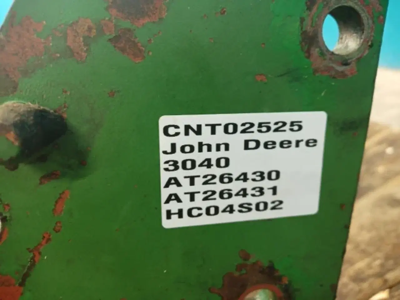 Billede 8 - John Deere 3040 Holder for trækbom