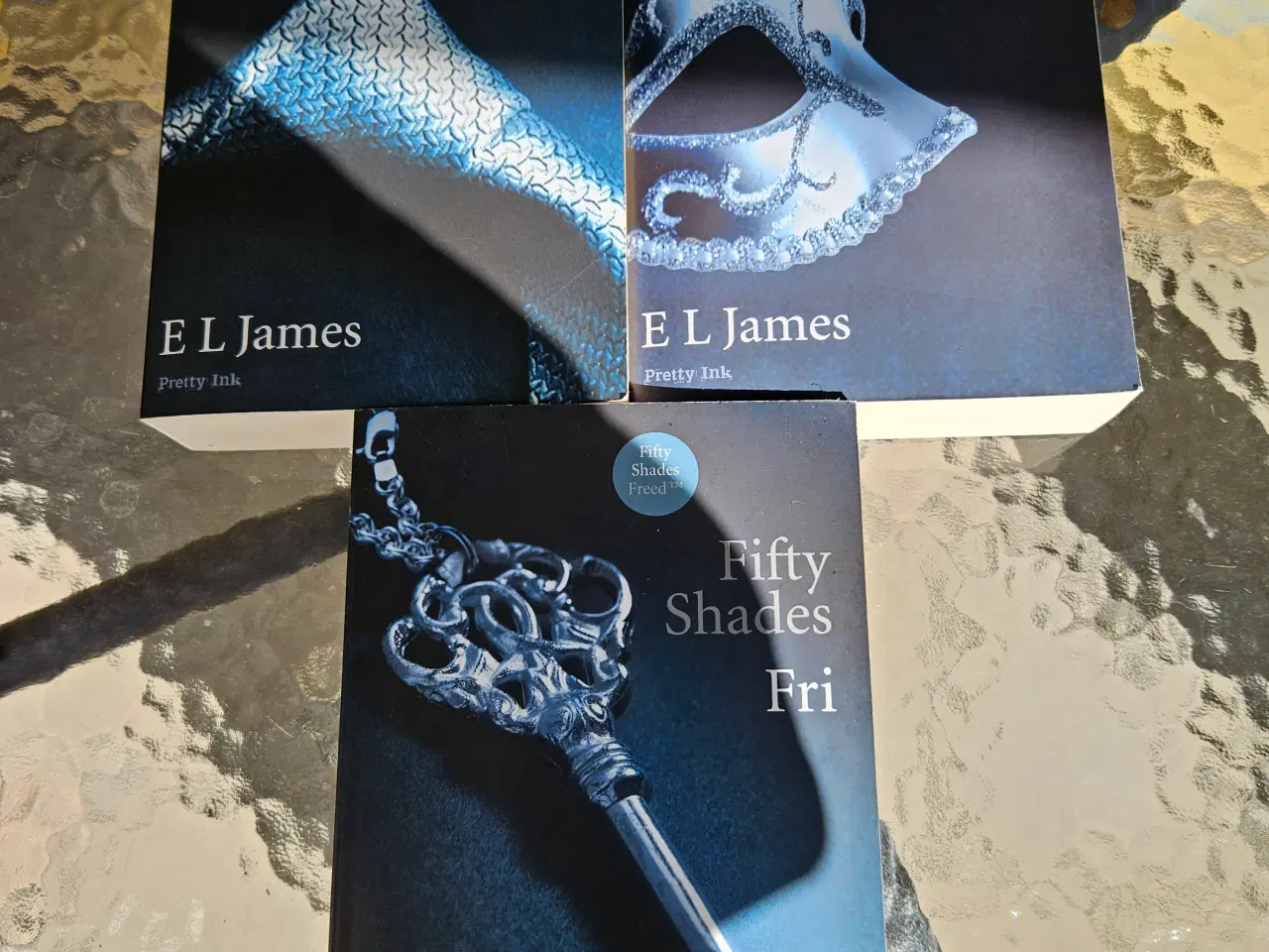 Billede 1 - LÆSNING TIL FERIEN FIFTY SHADES TRILOGIEN 