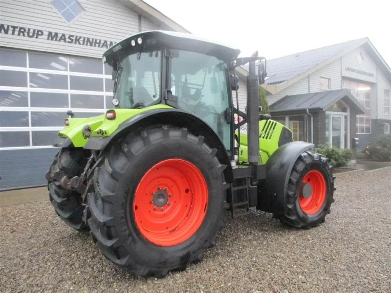 Billede 13 - CLAAS ARION 650 C-matic med frontlift, affjedret foraksel og affjedret kabine.