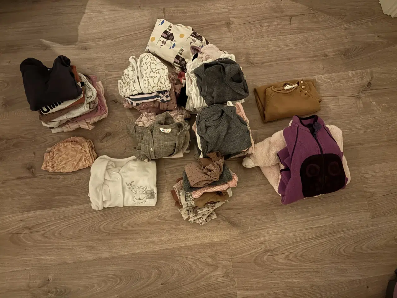 Billede 1 - Diverse babytøj - str. 56