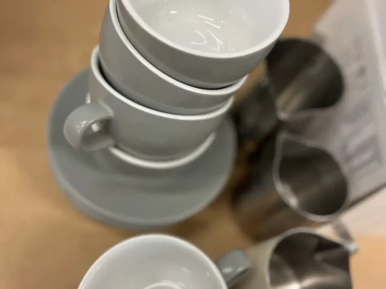 Billede 3 - 48 Stk. Champagneglas SVALKA +  5 Fl. Vin + Kaffestel