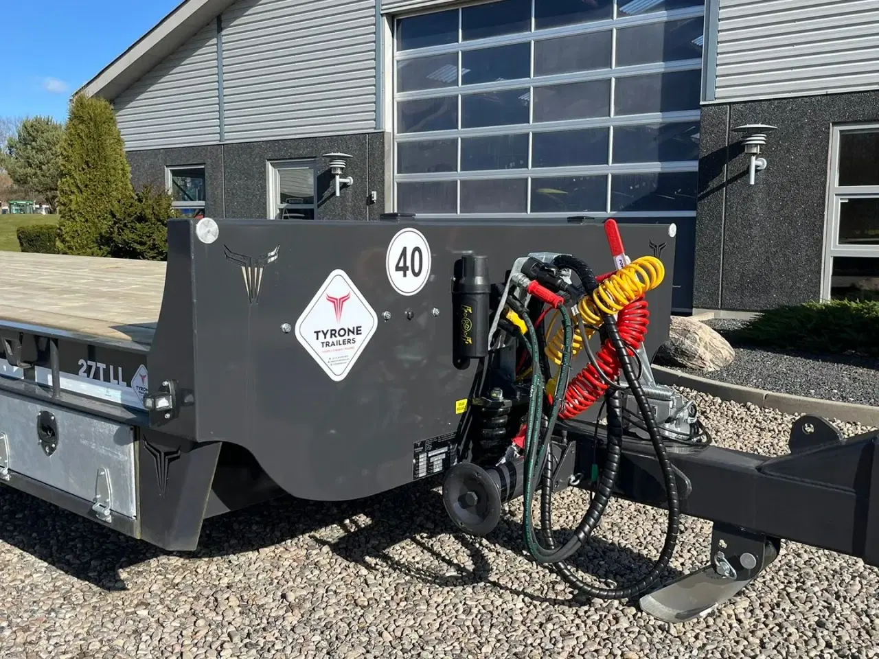 Billede 4 - Tyrone 19TLL Affjedret træk og affjedret aksler. Med hydrauliske ramper og værktøjskasse