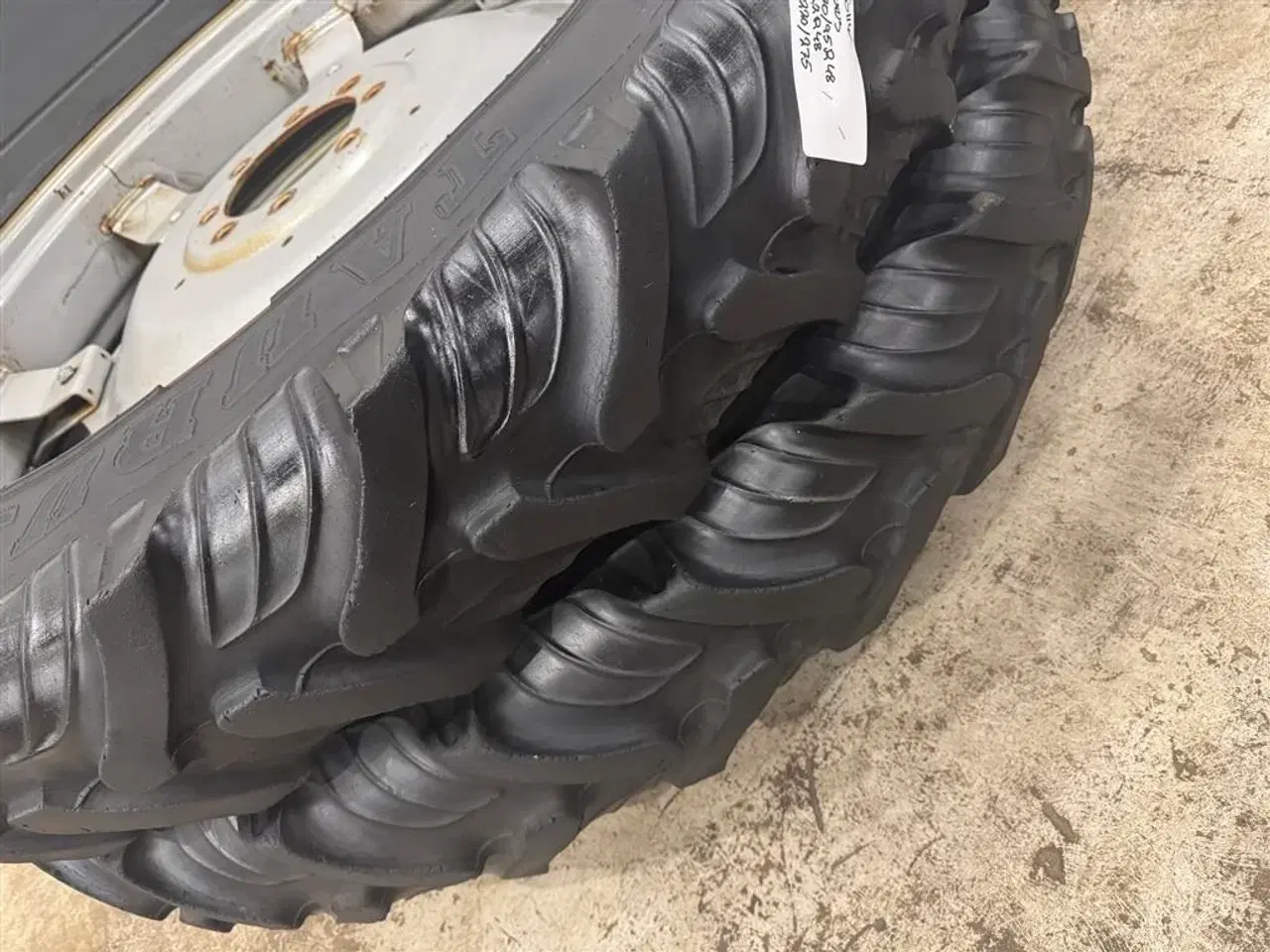 Billede 5 - - - - 270/95R48