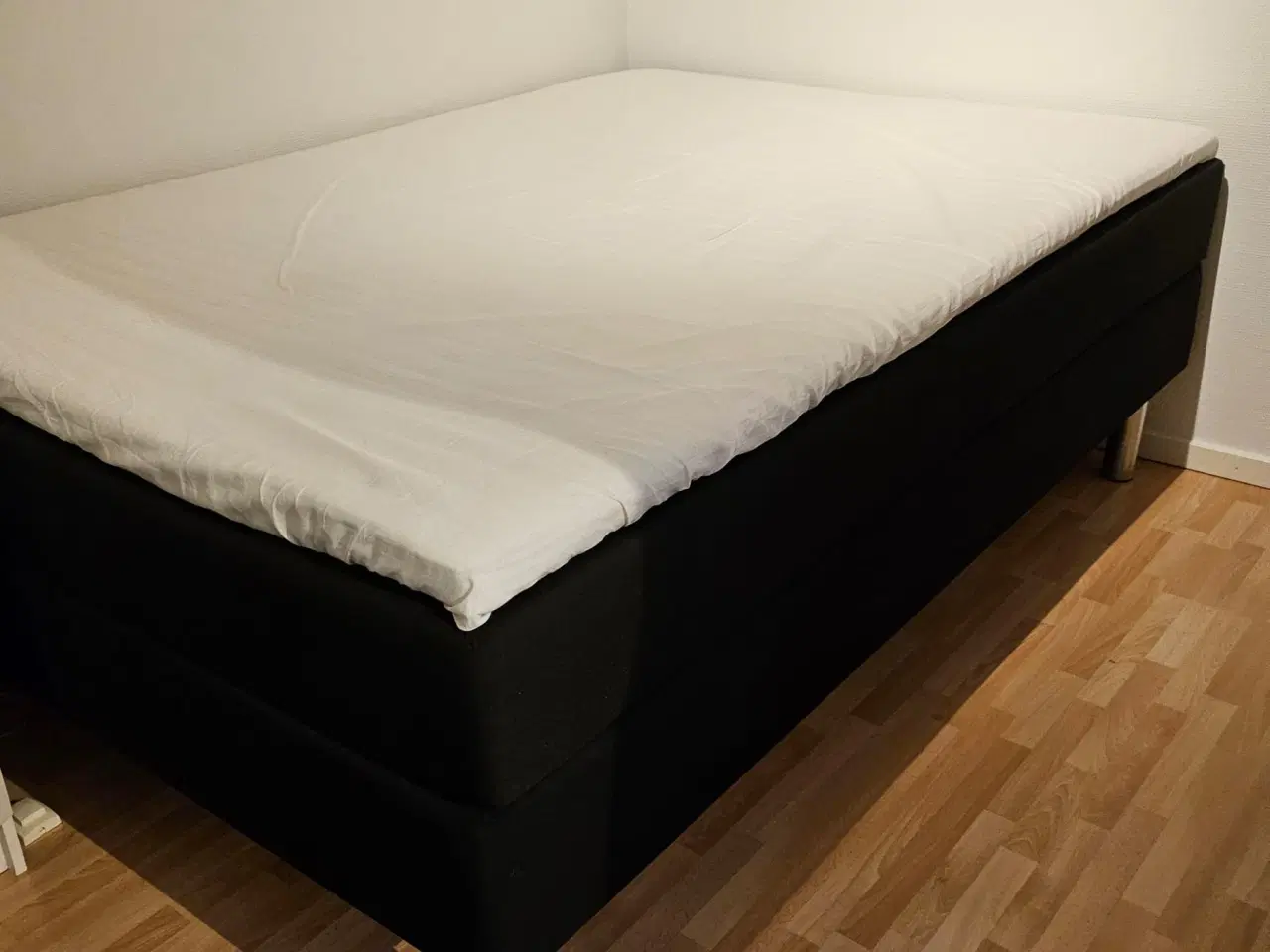Billede 1 - Dobbeltseng med latex topmadras