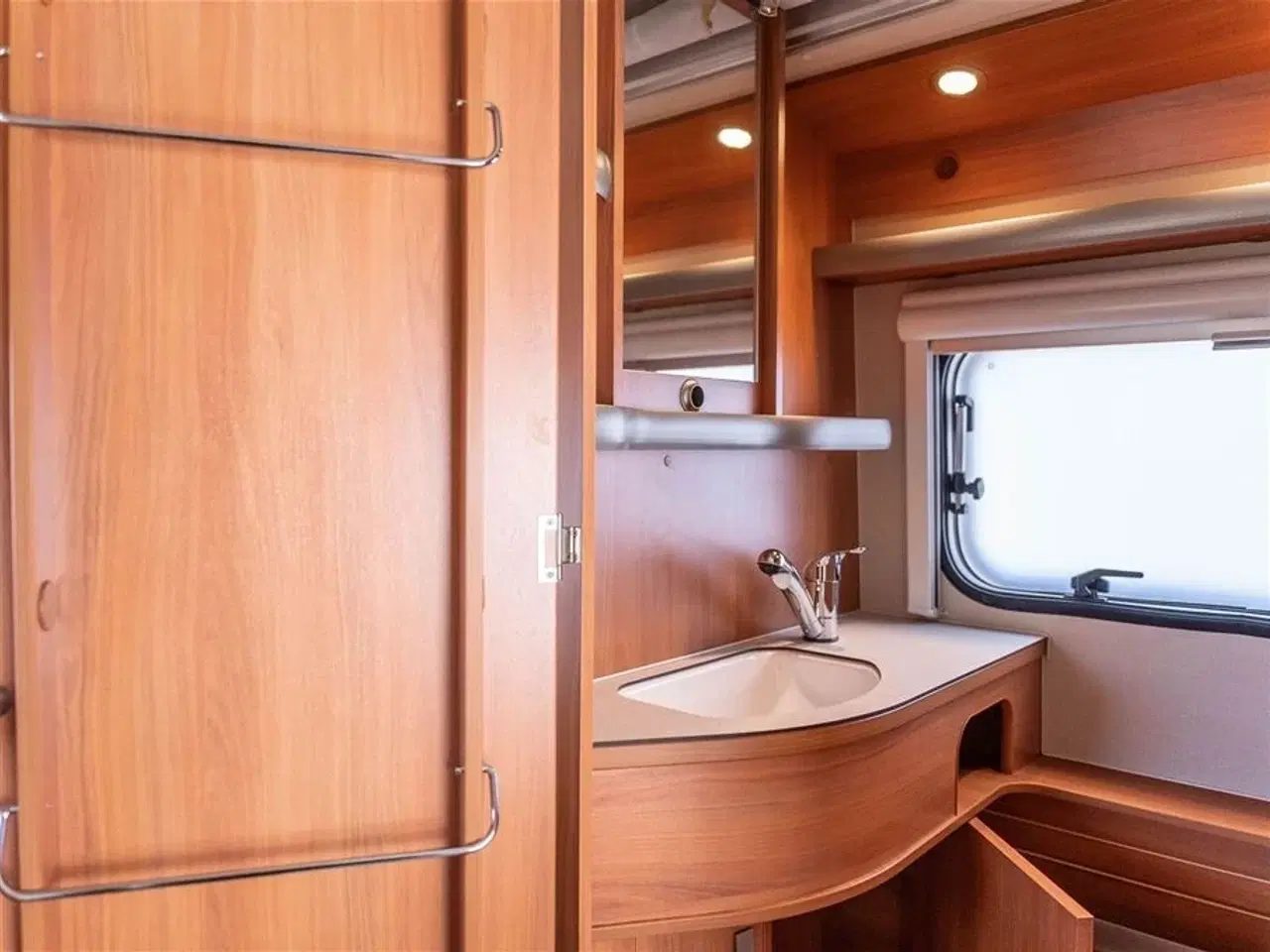 Billede 12 - 2019 - Hymer Eriba Touring Troll 535 GT   Yderst velholdt vogn med hævetag og meget udstyr