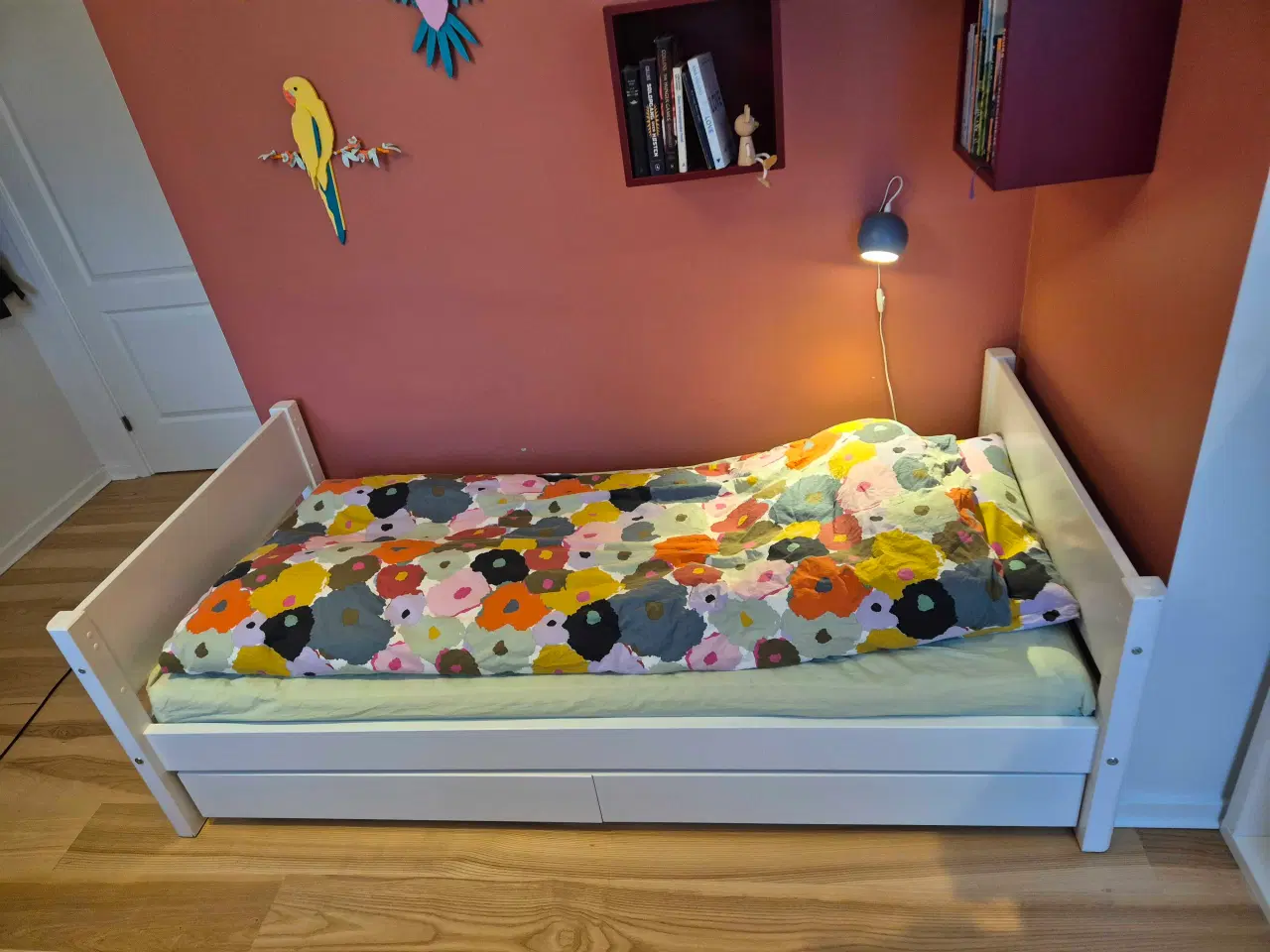 Billede 1 - Fin Flexa seng med lamelbund, skuffer og madras