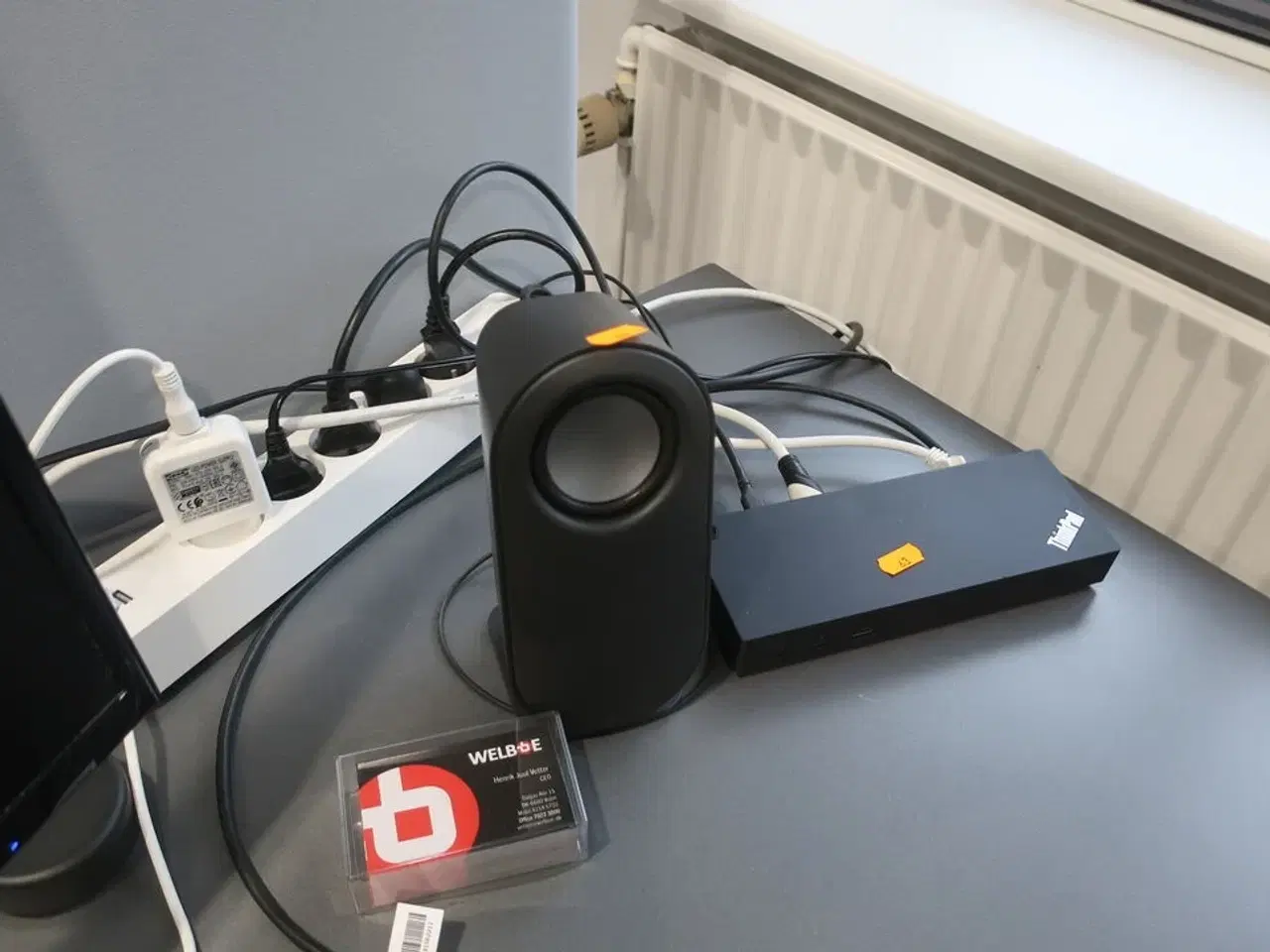 Billede 5 - IT-udstyr på skrivebord