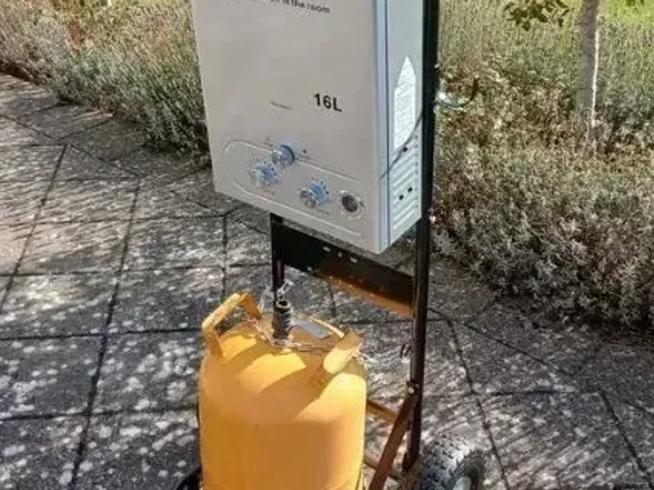 Billede 1 - Gasvandsvarmer på vogn