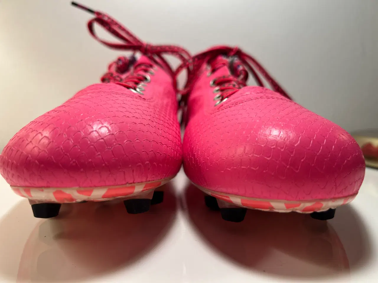 Billede 2 - Pink Fodboldstøvler fra Pantofolad 'Oro (42,5)