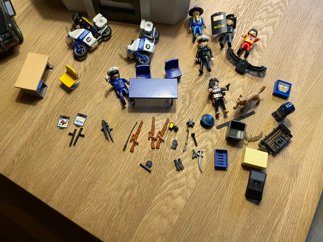 Billede 3 - Playmobil politi med meget tilbehør 