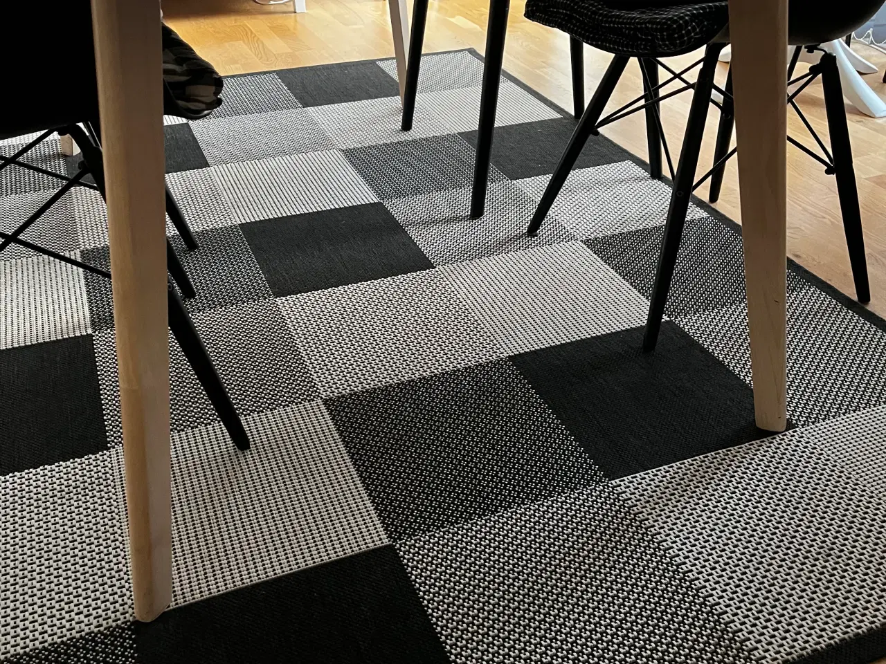 Billede 6 - Flot Spisebord i lyst træ
