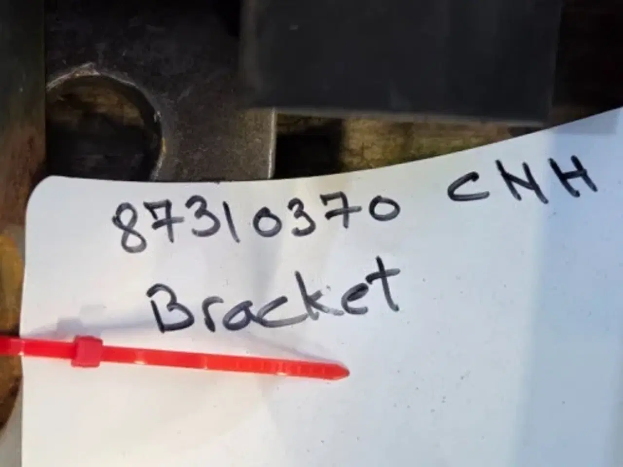 Billede 11 - New Holland B115C Dele til Pallegafler 87310374