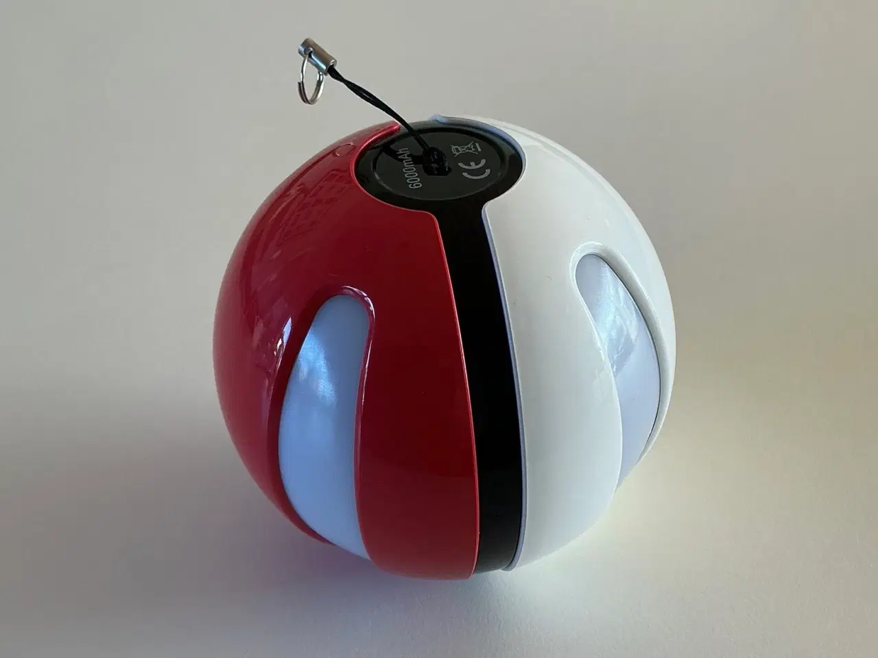 Billede 1 - Pokémon Pokeball Powerbank 6000mAh