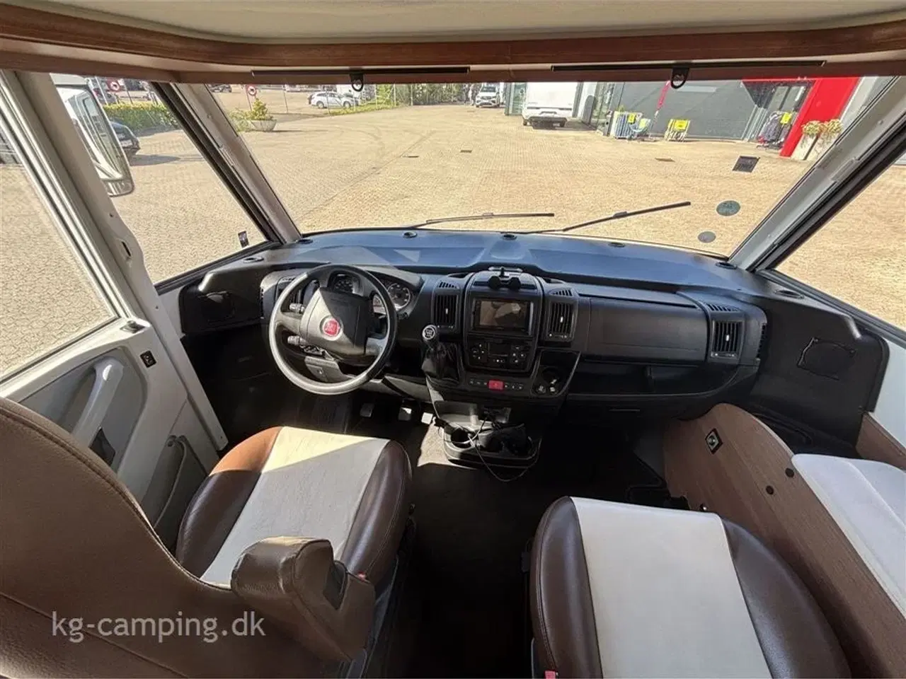 Billede 17 - 2015 - LMC I 745   Fin Helintegrerede autocamper med masser af udstyr.