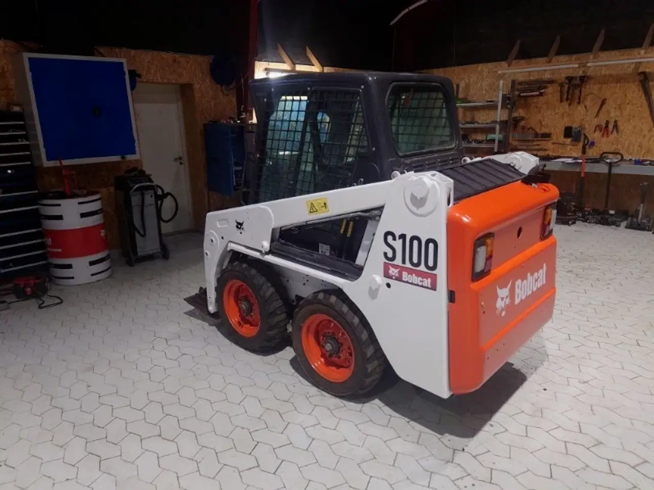 Billede 1 - BOBCAT S100 minilæsser incl skovl og greb.Årg 2020